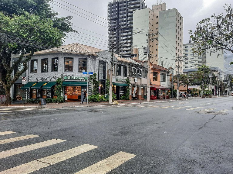 Studio em prédio e piscina | Pinheiros