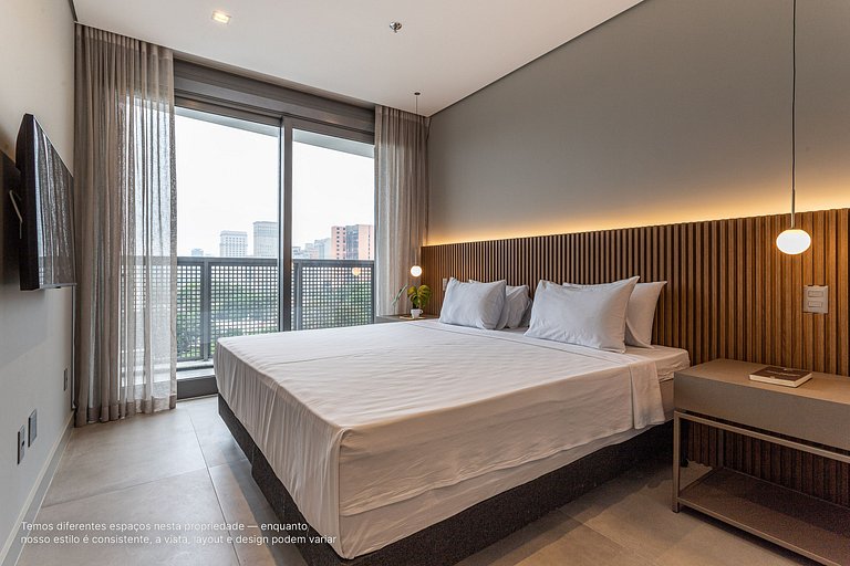 Apto em prédio luxuoso, cama king e café da manhã