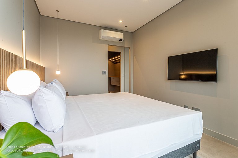 Apto em prédio luxuoso, cama king e café da manhã