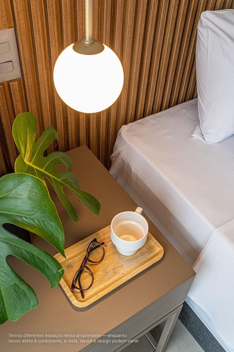 Apto em prédio luxuoso, cama king e café da manhã