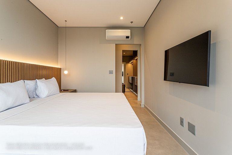 Apto em prédio luxuoso, cama king e café da manhã