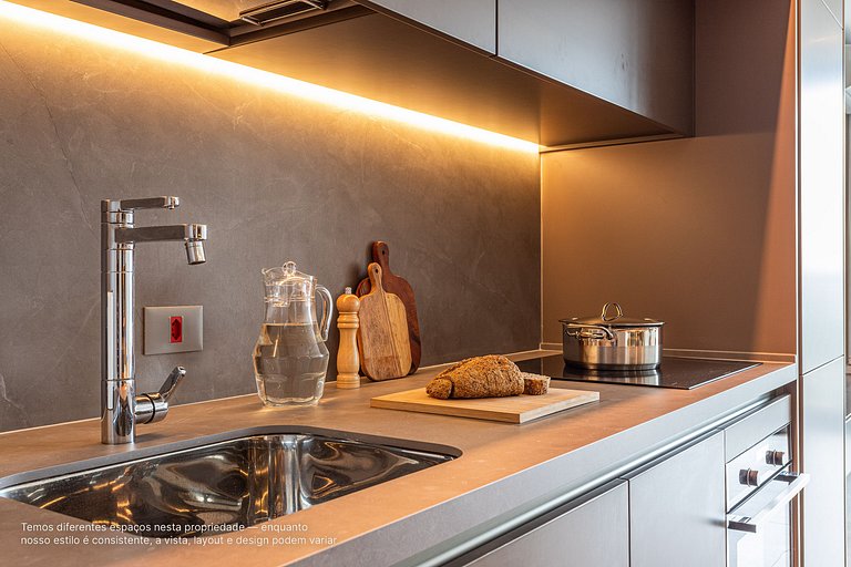 Apto em prédio luxuoso, cama king e café da manhã