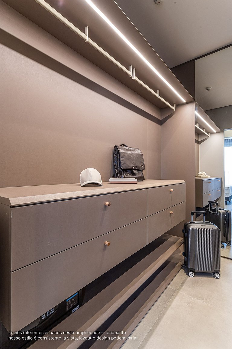 Apto em prédio luxuoso, cama king e café da manhã