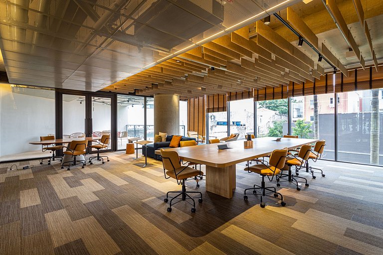 Apto amplo em prédio com piscina e coworking
