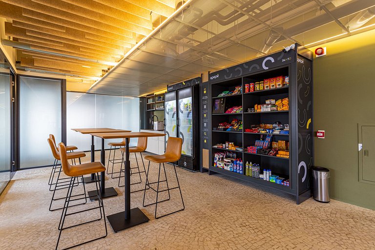 Studio em prédio com coworking e academia