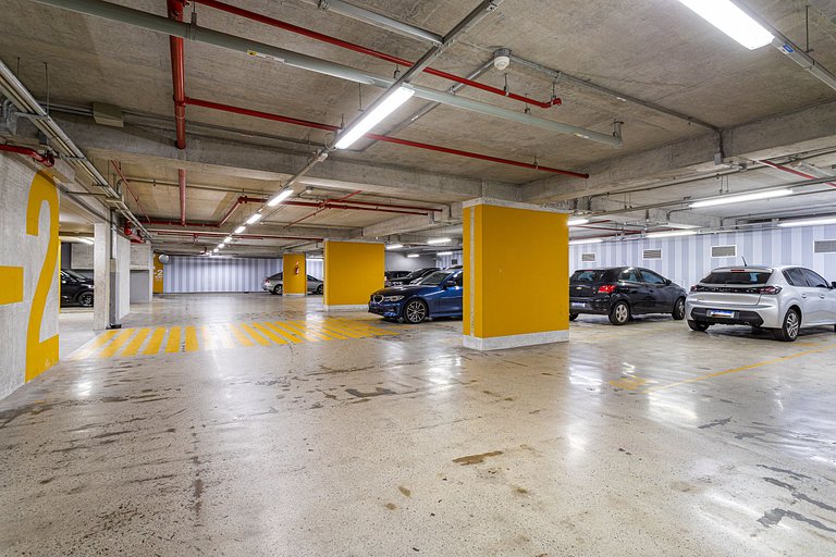 Studio c varanda, 200m da estação Fradique