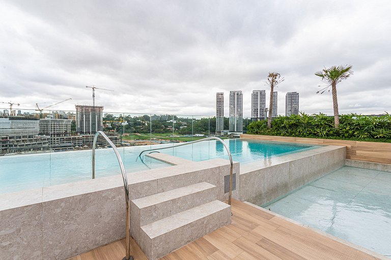 Piscina, Cama King e Café da Manhã | Nações Unidas