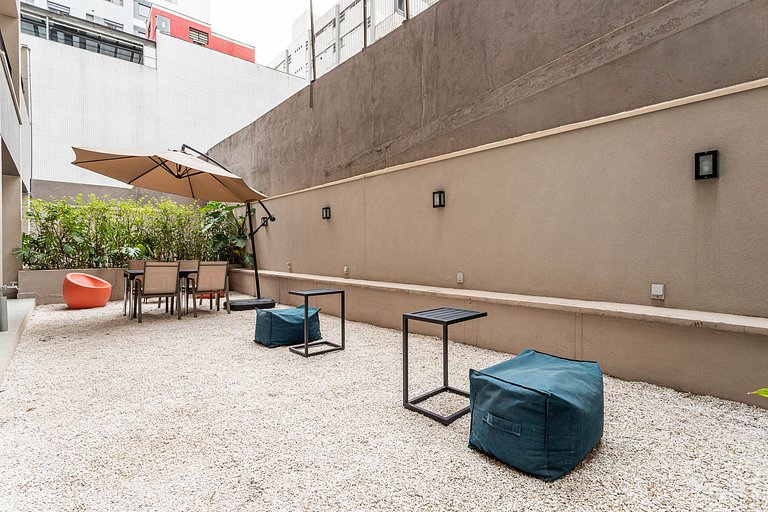 Estúdio a passos da Paulista, prédio c coworking