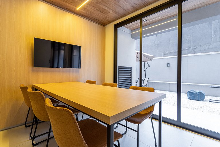 Estúdio a passos da Paulista, prédio c coworking