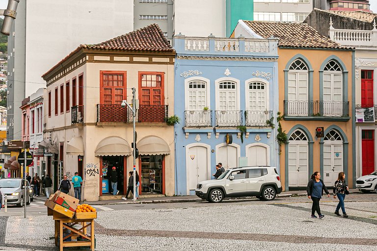 Studios renovados com cama King no Centro