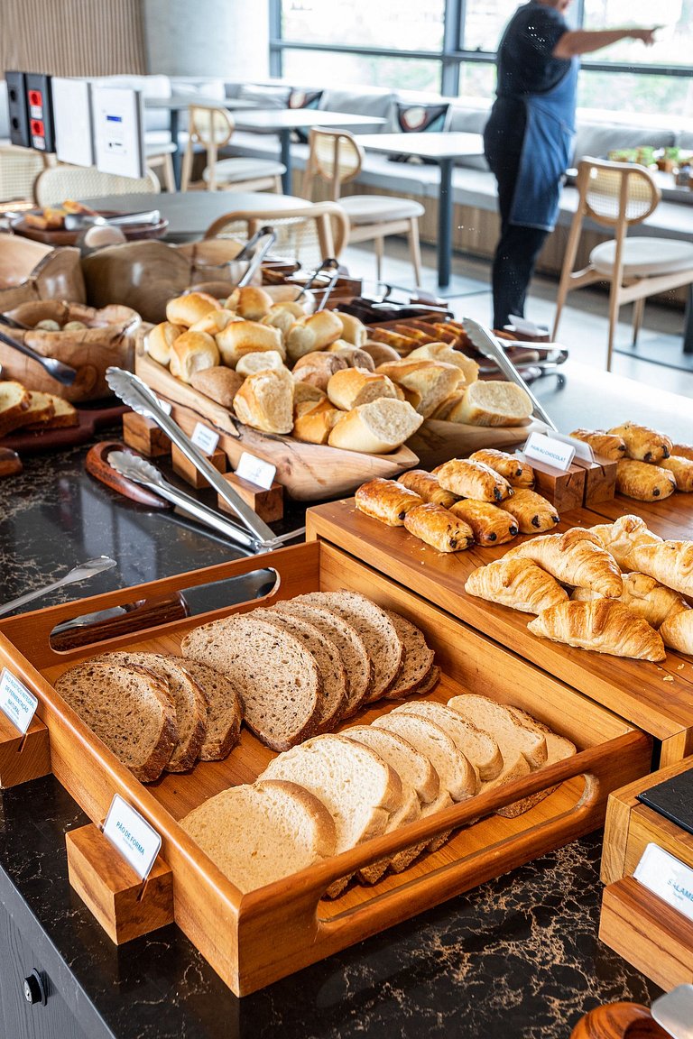 Piscina, Cama King e Café da Manhã | Nações Unidas