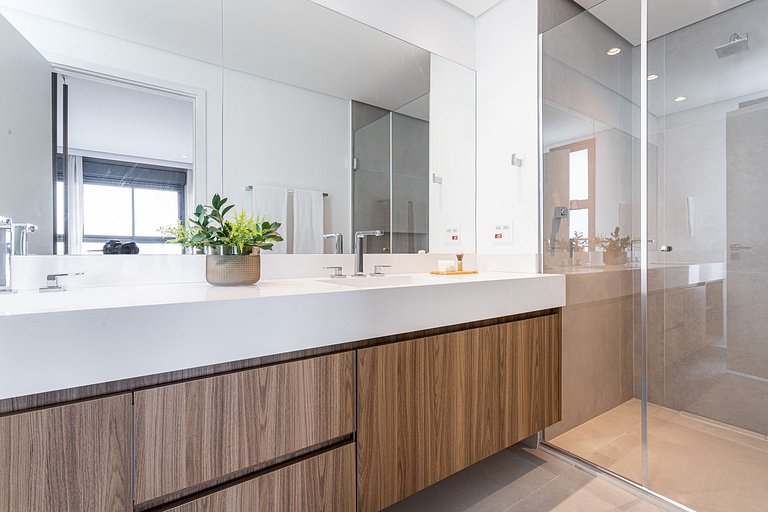 Piscina, Cama King e Café da Manhã | Nações Unidas