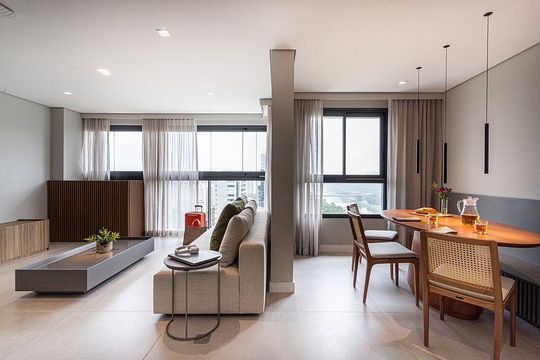 Piscina, Cama King e Café da Manhã | Nações Unidas