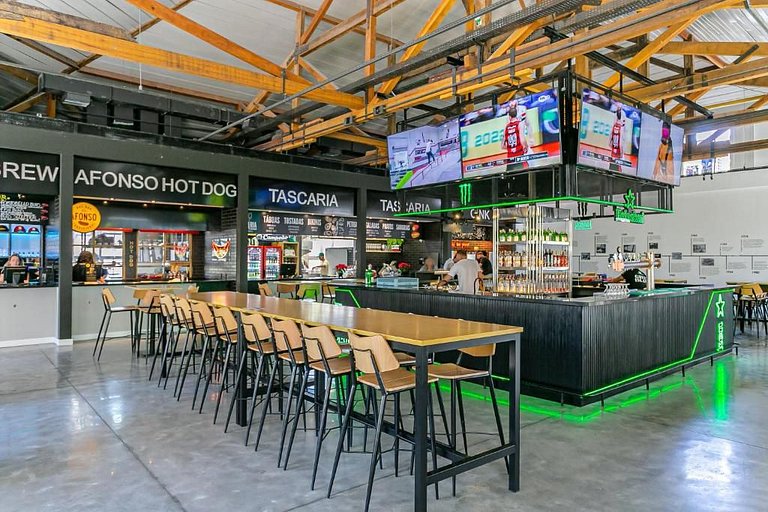 Estudio em prédio com estacionamento e rooftop
