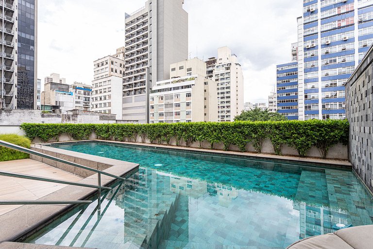 Studio novo próximo ao metro em prédio com piscina