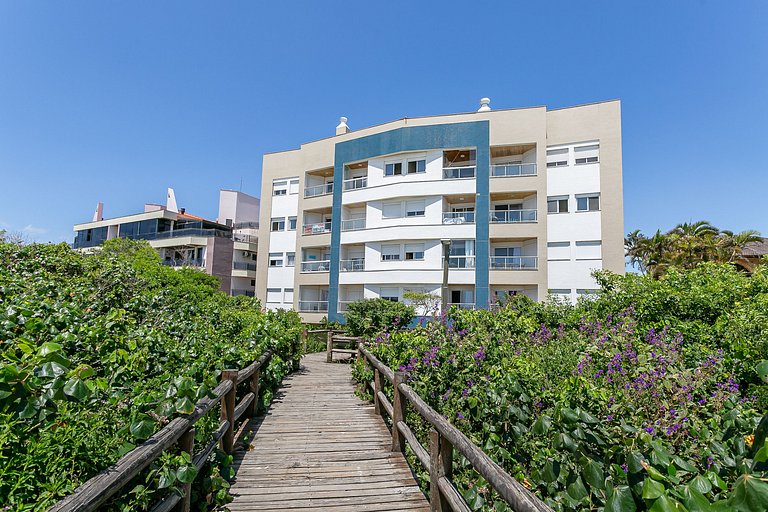 Apto 2 quartos na beira da praia com churrasqueira