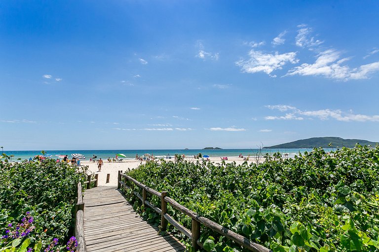 Apto 2 quartos na beira da praia com churrasqueira
