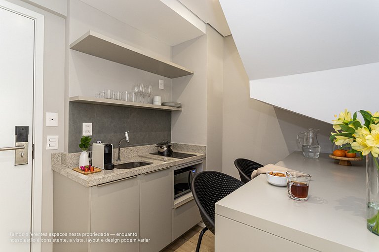 Duplex c Varanda e Ar Condicionado na Bela Cintra