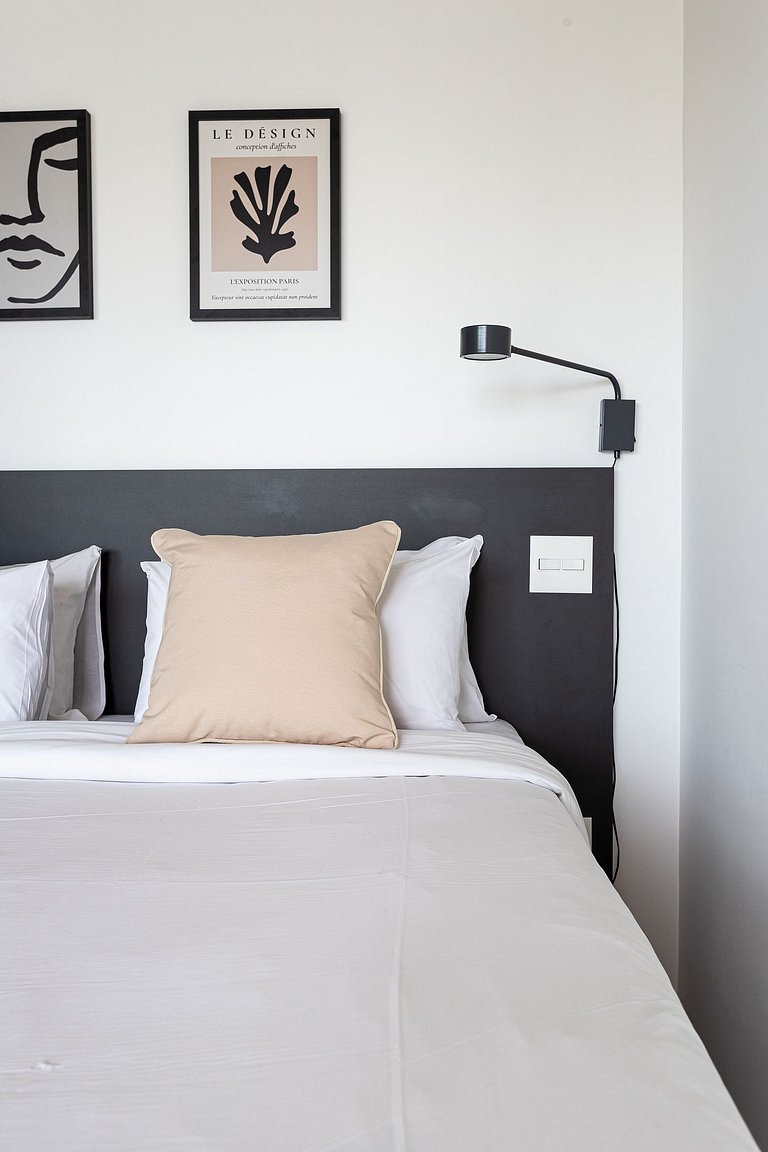 Studio c varanda, cama queen, prédio com piscina