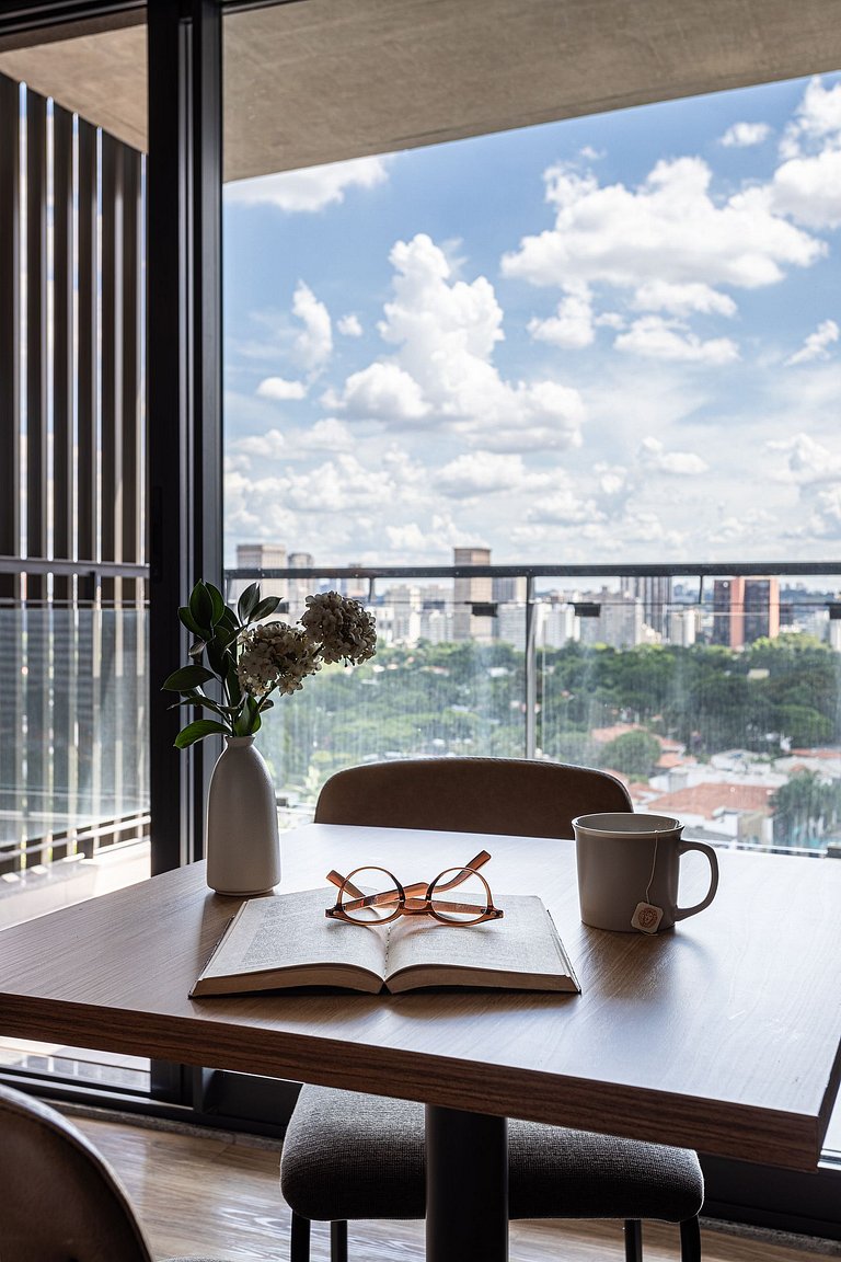 Studio com café, 200m da estação Fradique