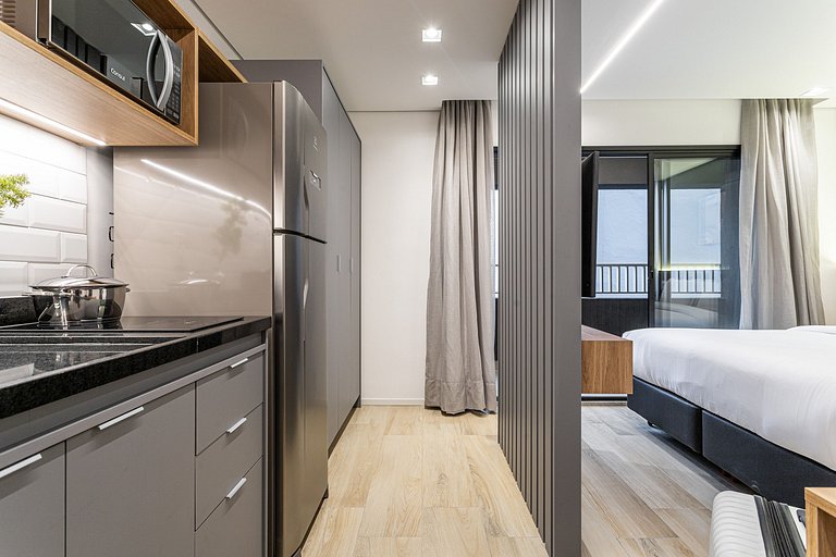 Studio com cama queen e varanda próx Av Paulista