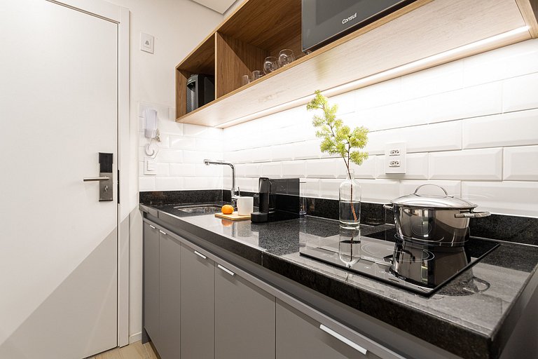 Estúdio com cama queen e varanda próx Av Paulista