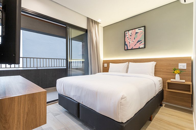 Estúdio com cama queen e varanda próx Av Paulista
