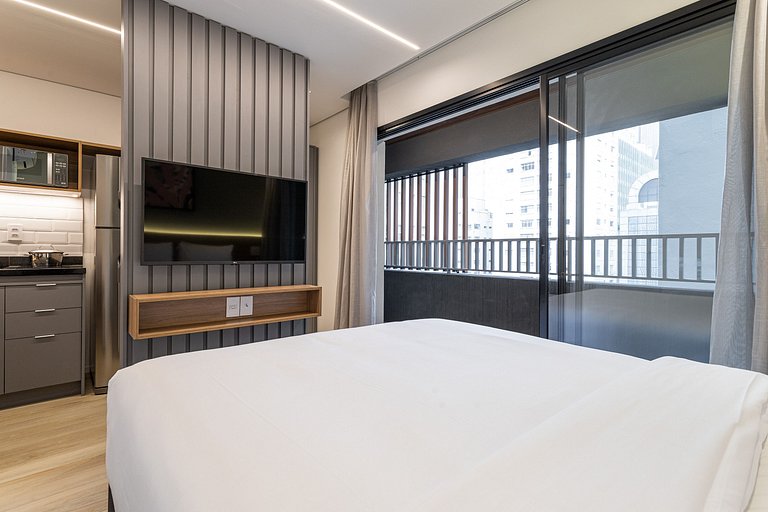 Estúdio com cama queen e varanda próx Av Paulista