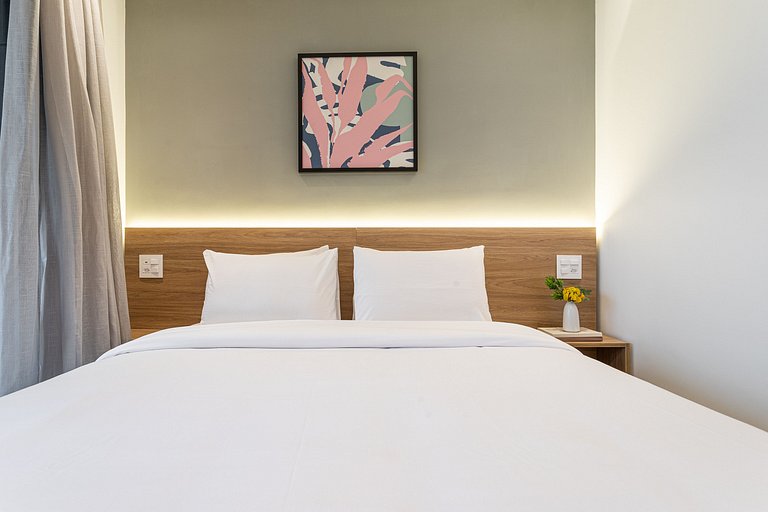 Estúdio com cama queen e varanda próx Av Paulista