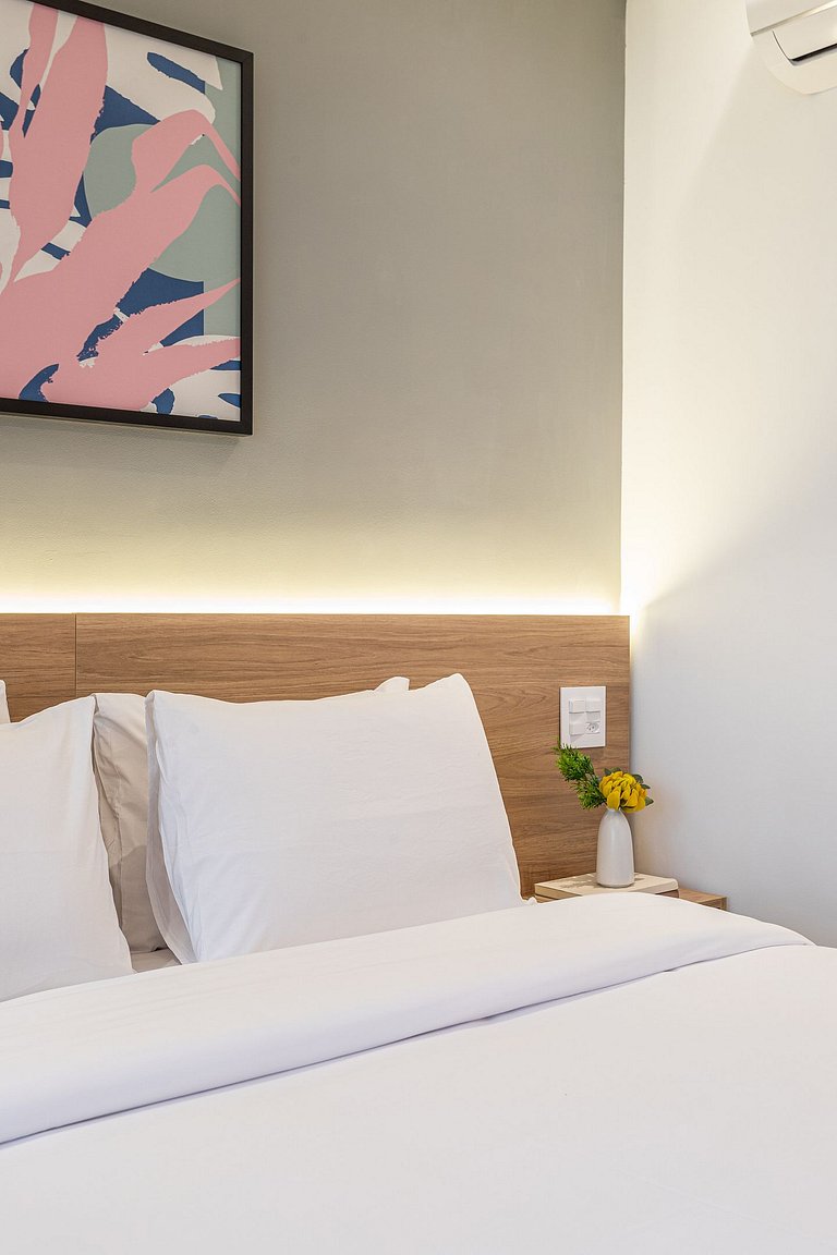 Estúdio com cama queen e varanda próx Av Paulista