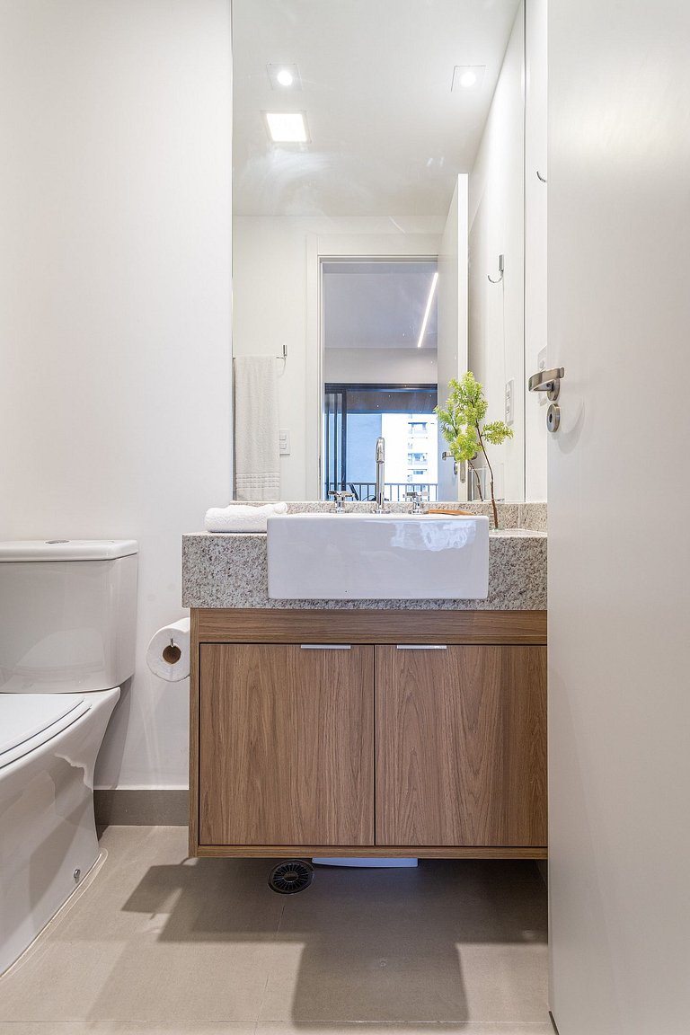 Estúdio com cama queen e varanda próx Av Paulista