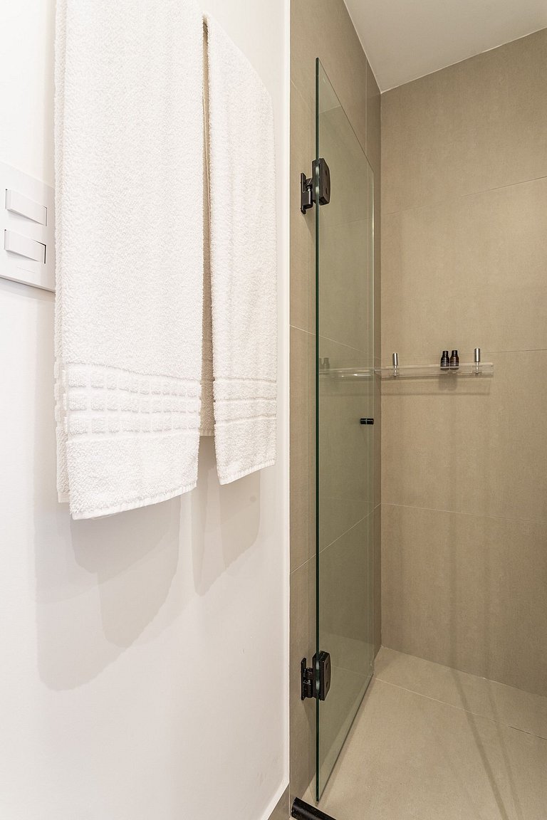 Estúdio com cama queen e varanda próx Av Paulista