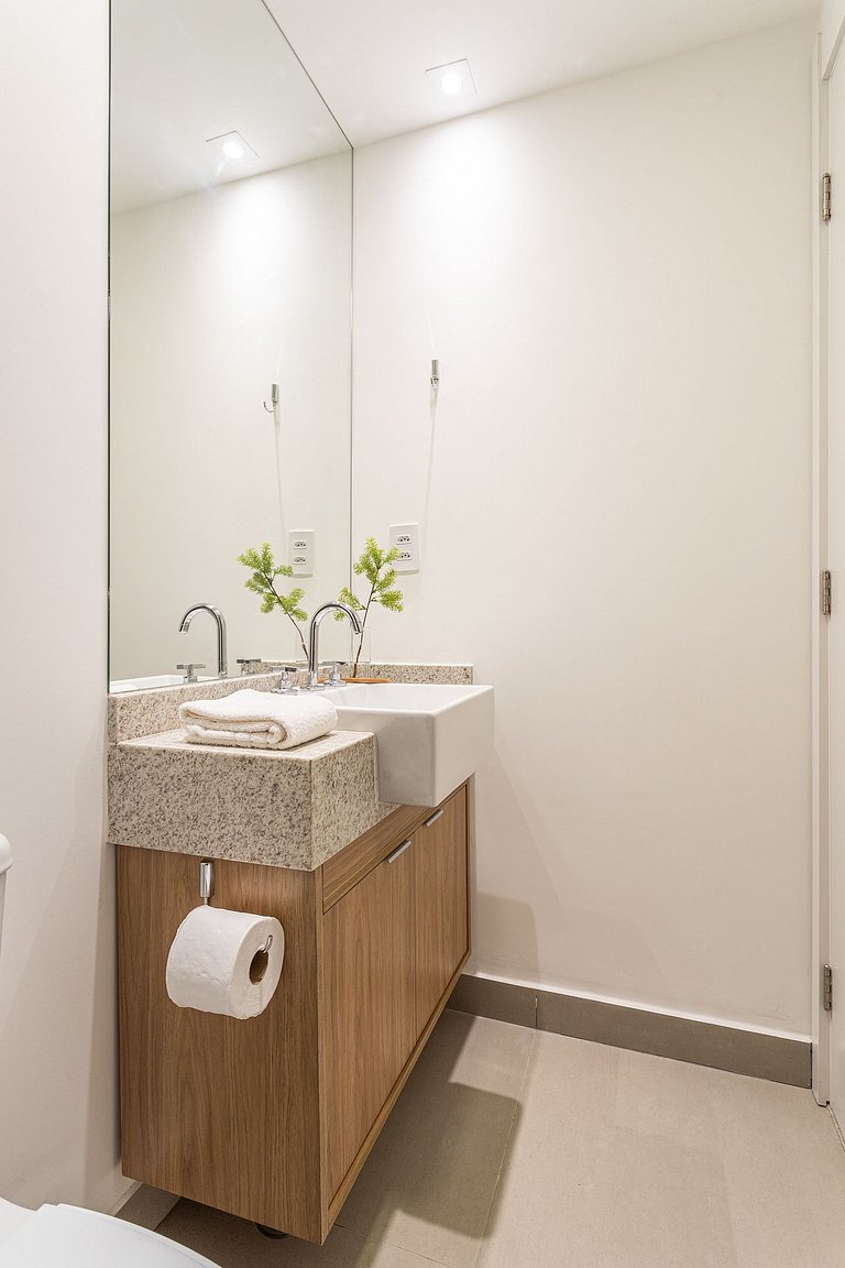 Estúdio com cama queen e varanda próx Av Paulista