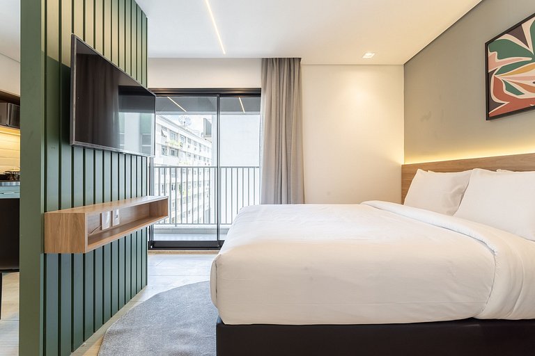 Studio c cama queen e varanda em prédio novíssimo