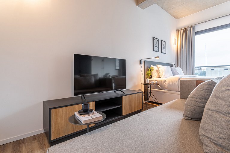 Studio em prédio e piscina | Pinheiros