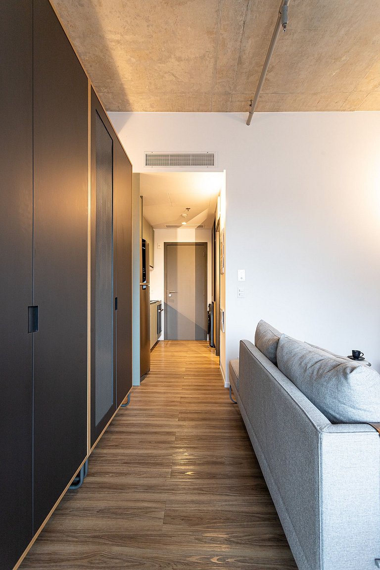 Studio em prédio e piscina | Pinheiros