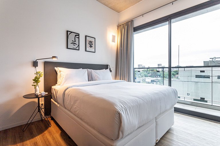 Studio em prédio e piscina | Pinheiros