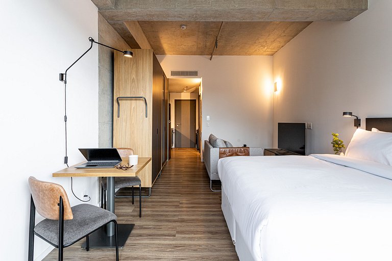 Studio em prédio com coworking e academia
