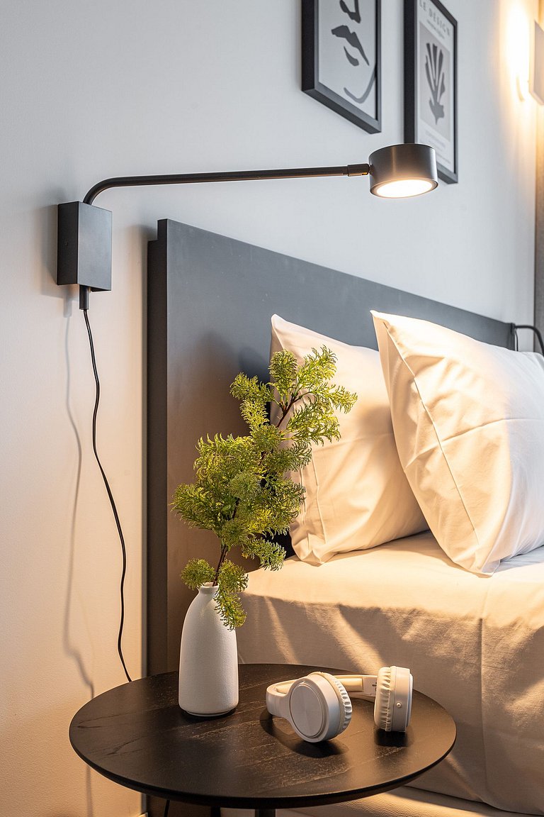 Studio em prédio e piscina | Pinheiros