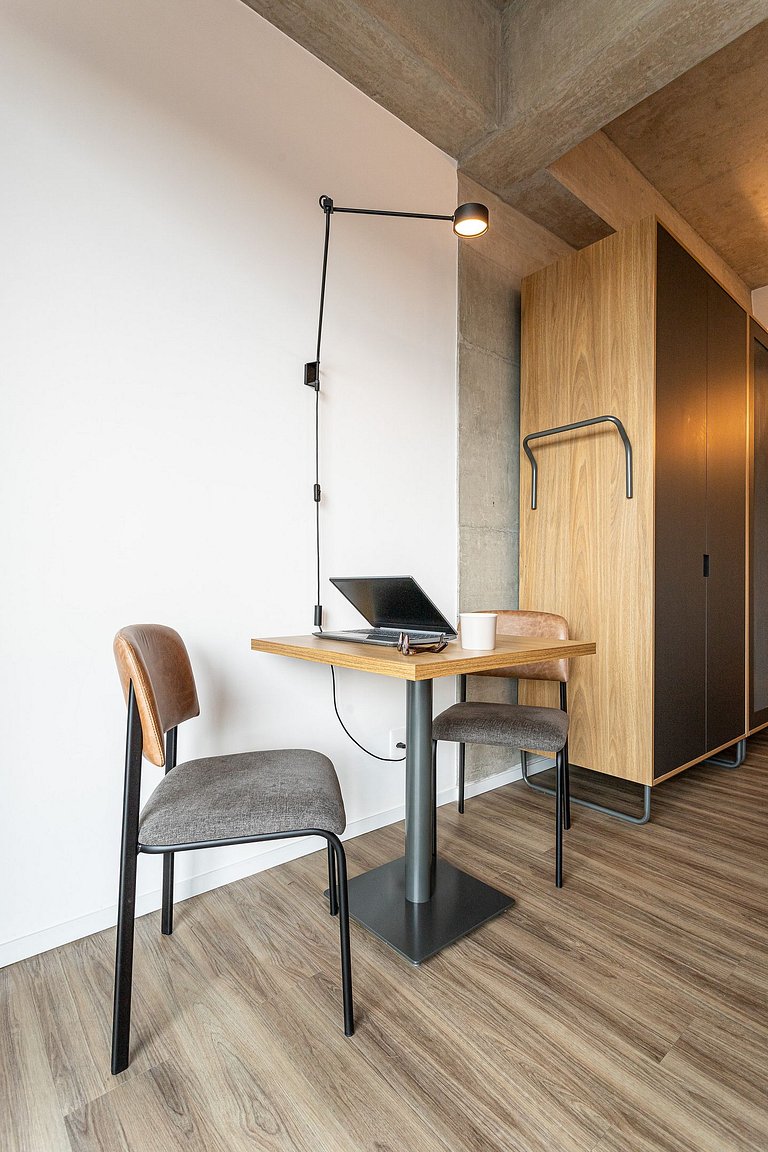Studio em prédio com coworking e academia