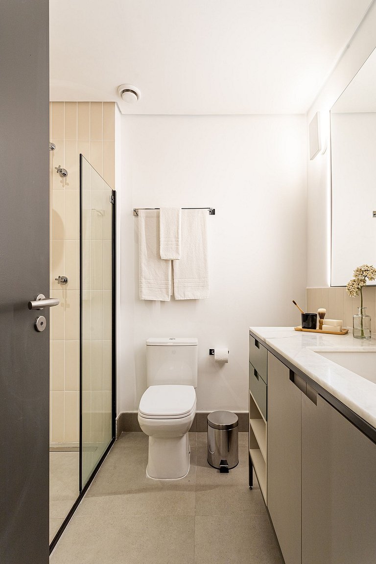 Studio em prédio e piscina | Pinheiros