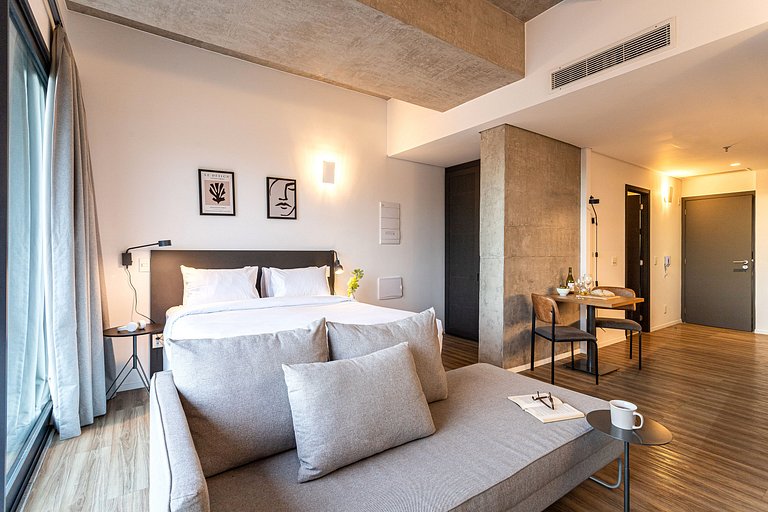 Studio, prédio c piscina, próx metrô