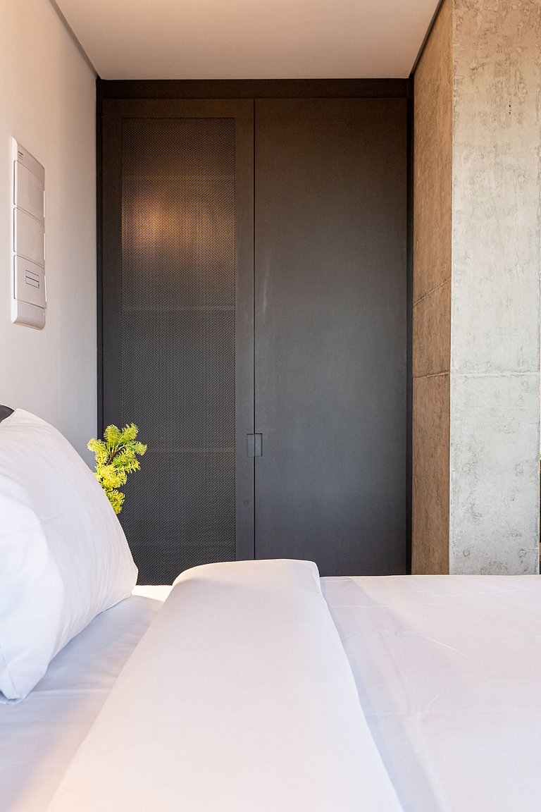 Studio, prédio c piscina, próx metrô