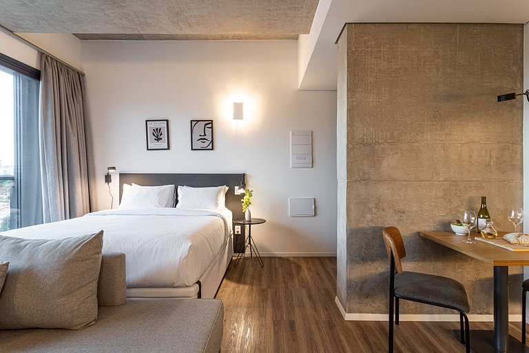 Studio, prédio c piscina, próx metrô