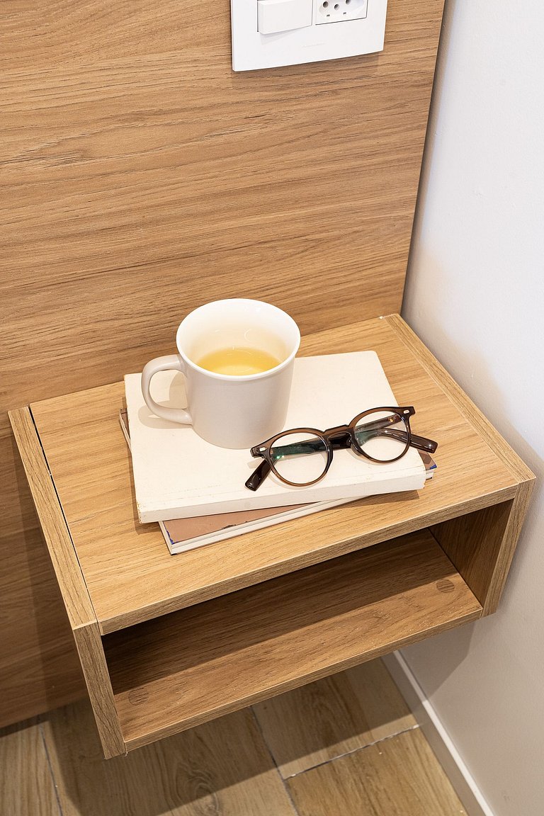 Apto c 1 dorm, varanda, Café Próx à Av Paulista