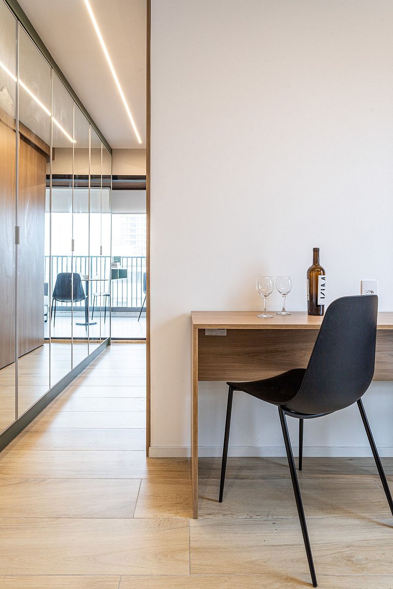 Apto c 1 dorm, varanda, Café Próx à Av Paulista