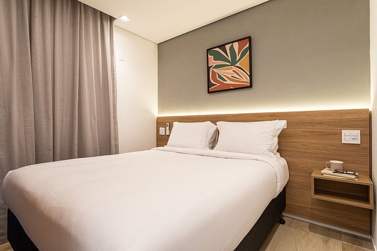 Apto c 1 dorm, varanda, Café Próx à Av Paulista