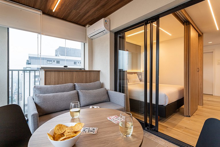 Apto c 1 dorm, varanda, Café Próx à Av Paulista