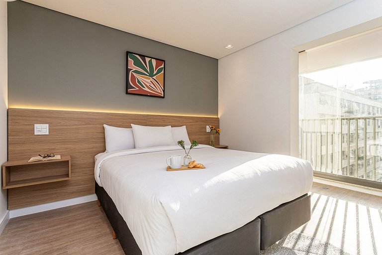 Studio c cama queen e varanda | Próx Av paulista