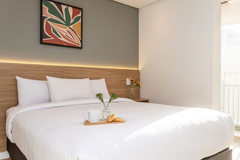 Studio c cama queen e varanda | Próx Av paulista